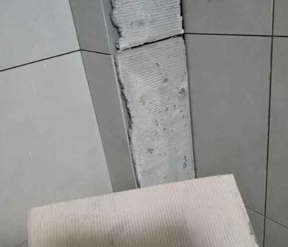 尉氏瓷砖空鼓维修公司分享下厨房瓷砖脱落的补救措施。